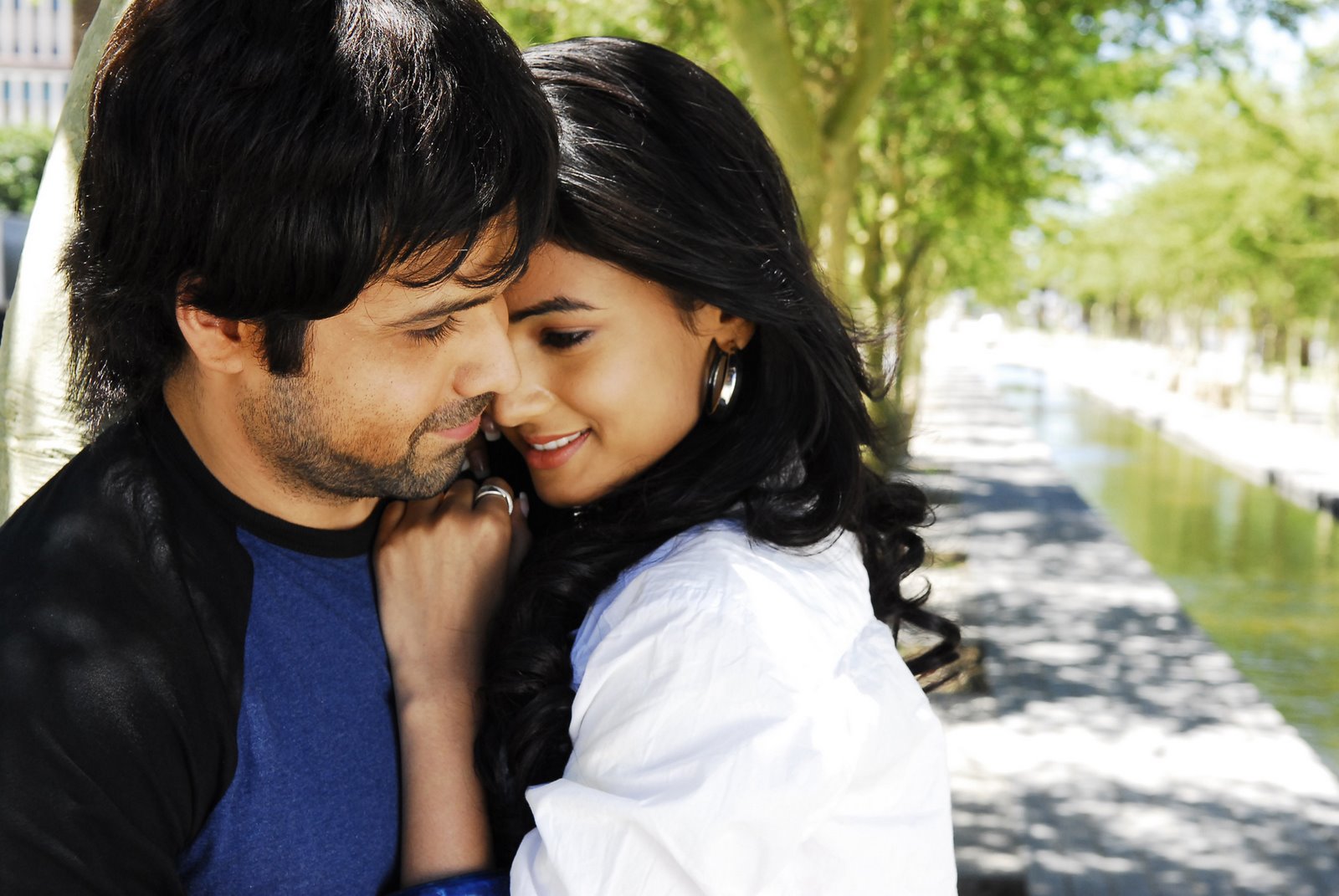 Jannat Movie Romatic Photo - Emraan Hasmi And Sonal Chauhan